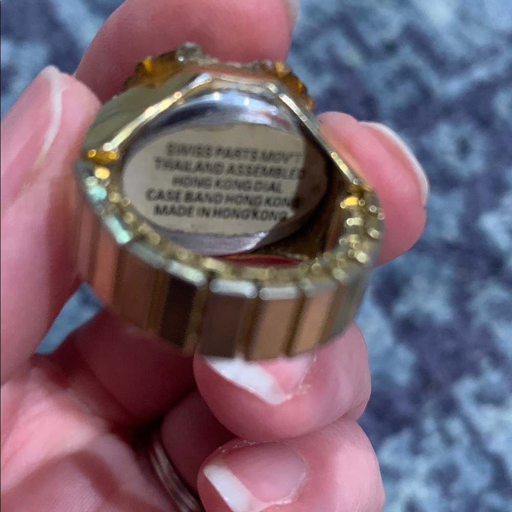 Vintage Christmas gold tone and stainless steel made in Hong Kong finger watch - Picture 5 of 5